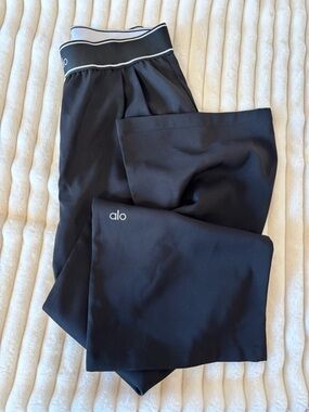 ALO Yoga Woman’s Suit Up Trousers(read description)